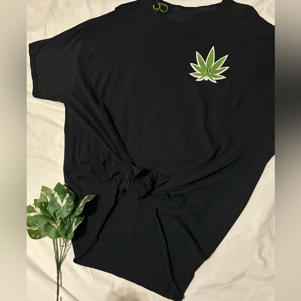 Women’s Plus Size Groovy Leaf Tee
